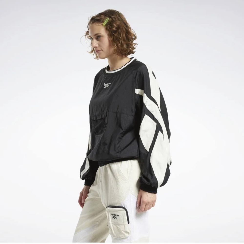 Reebok women’s vector pullover